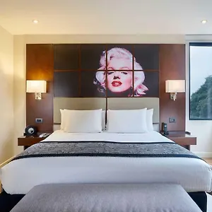 4* Hotel Celebrities